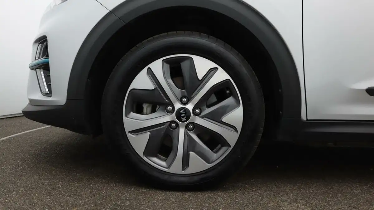 2021-kia-e-niro-ev-3-big-18
