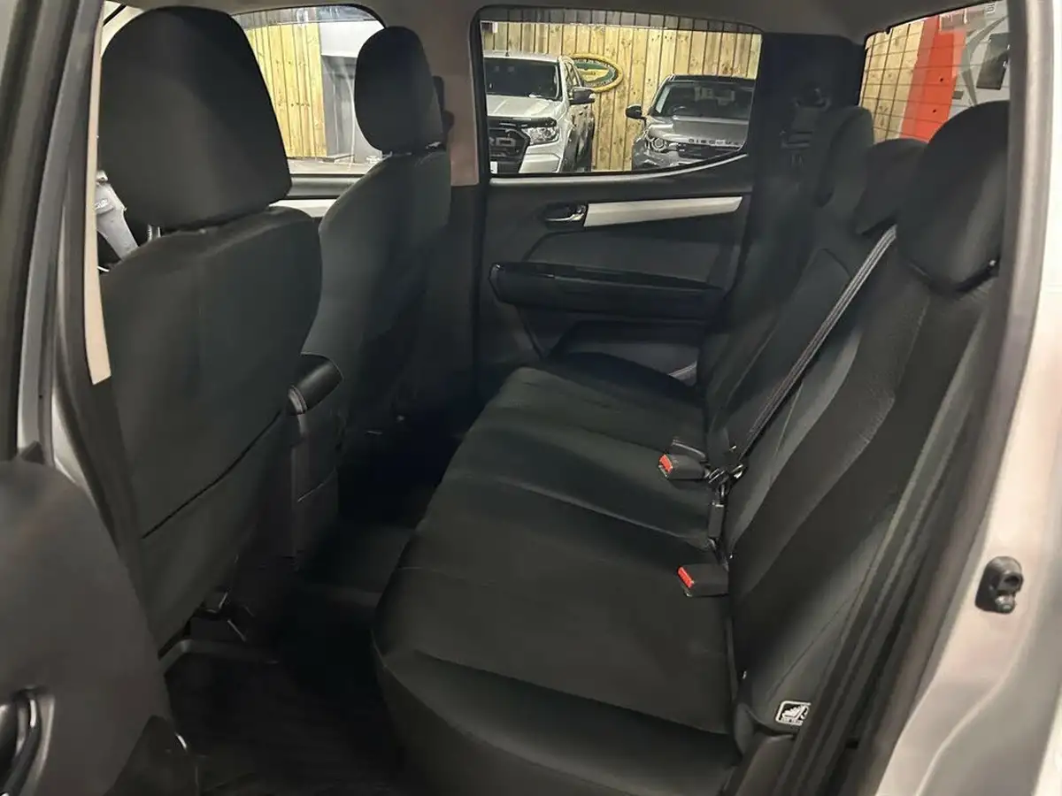 2019-isuzu-d-max-19td-yukon-double-pickup-auto-big-13