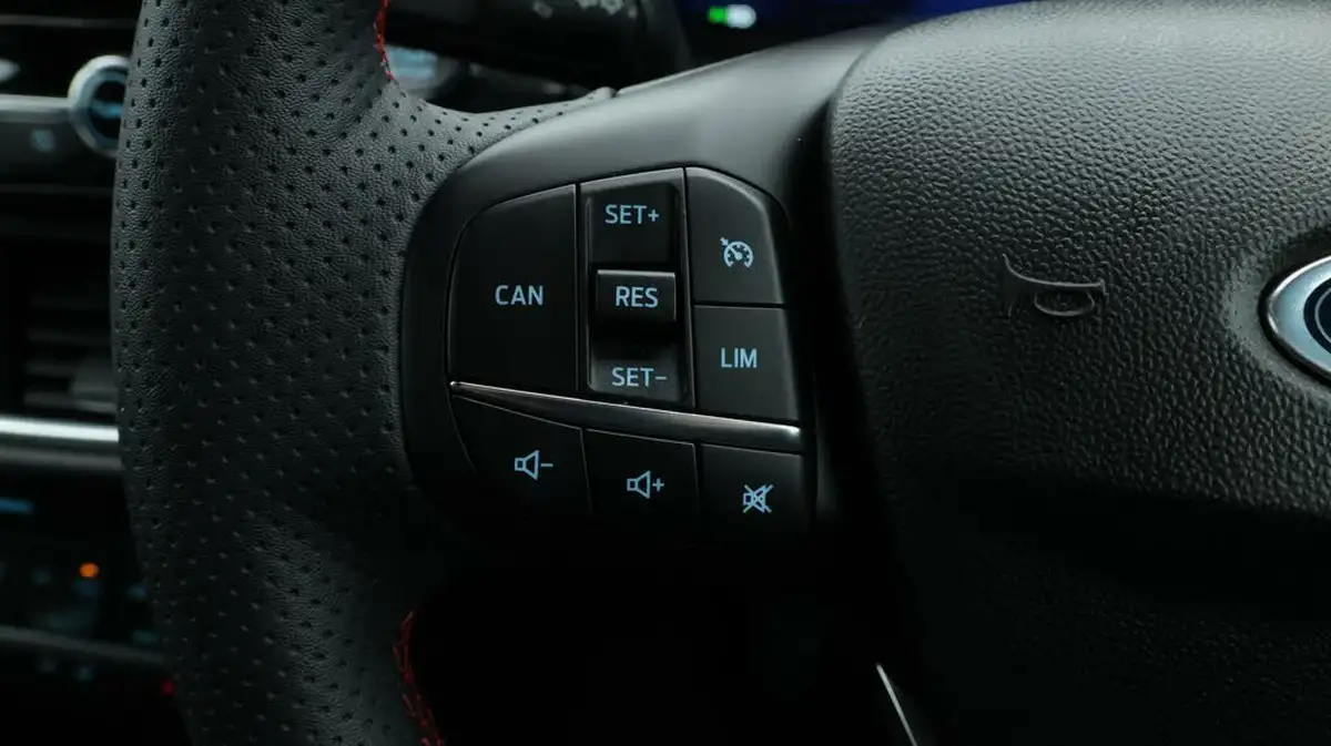 2023-ford-fiesta-10t-st-line-x-100ps-big-23