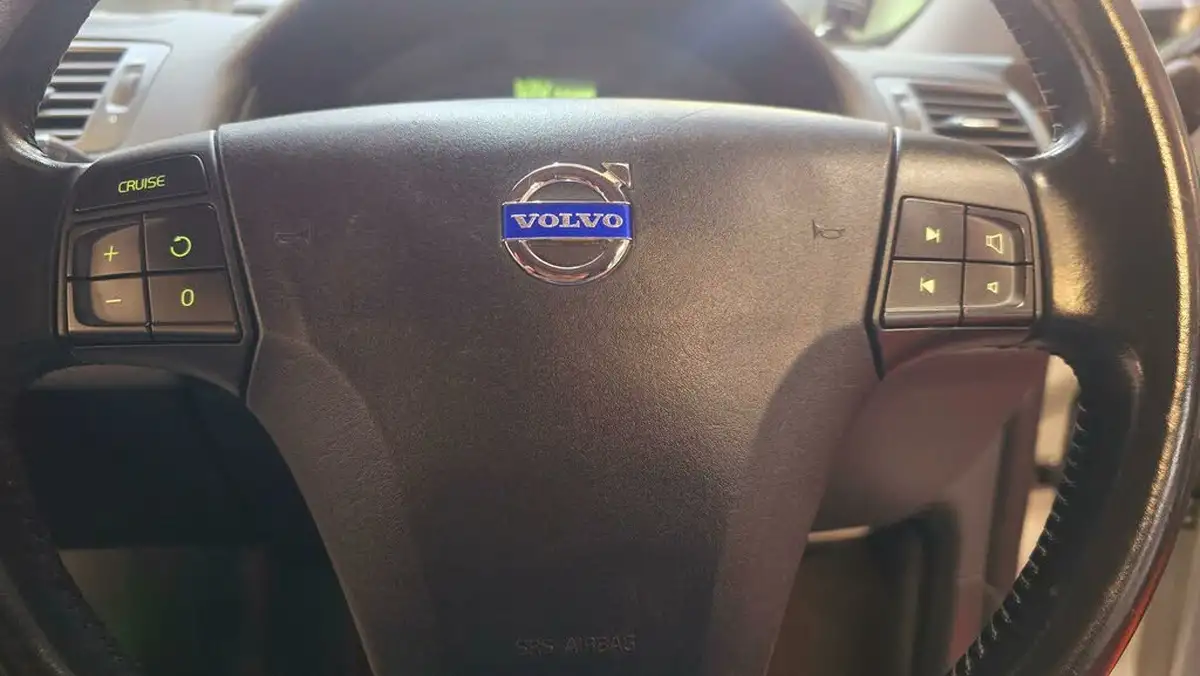 2012-volvo-v50-big-6