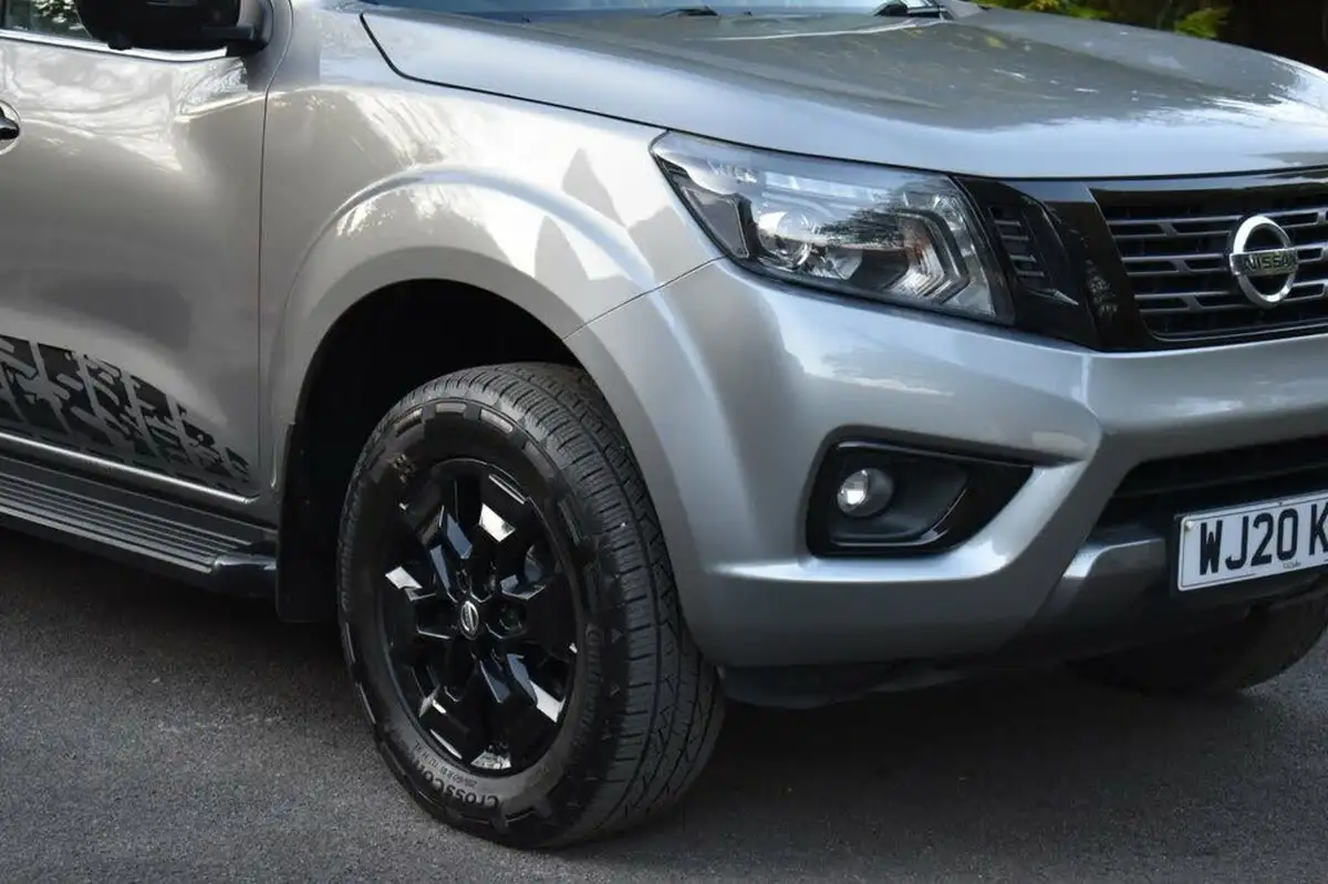 2020-nissan-navara-23dci-tt-n-guard-8-navileathersunroof-auto-big-26