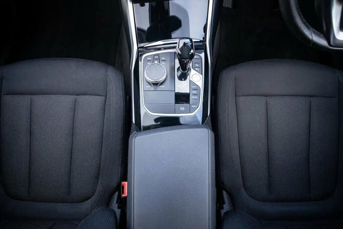 2020-bmw-3-series-20-330e-se-pro-saloon-4d-big-19