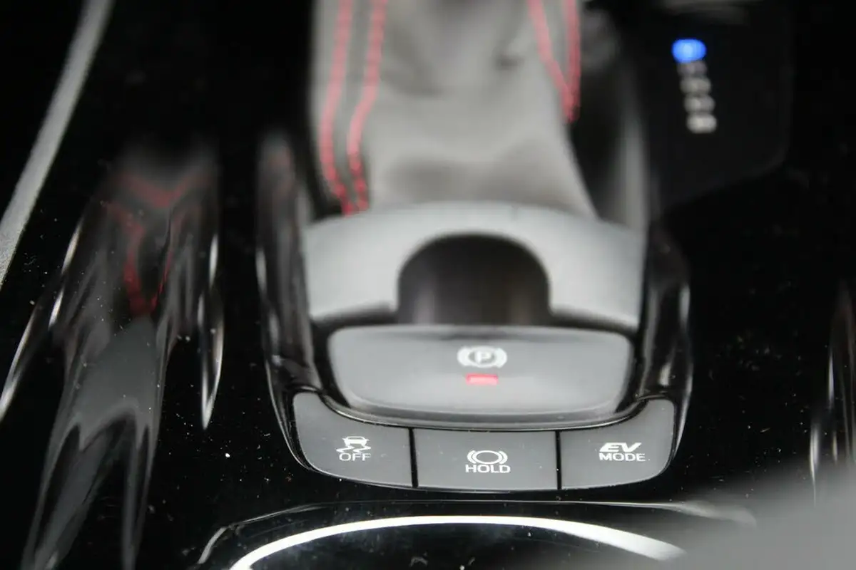 2022-toyota-c-hr-18-vvt-i-gr-sport-big-30