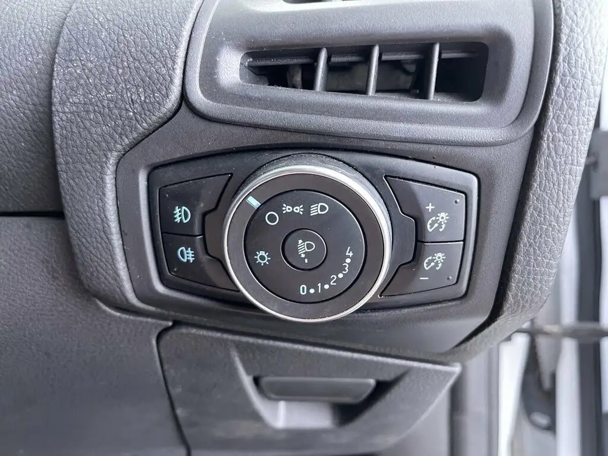 2018-ford-focus-10t-st-line-140ps-hatchback-big-48