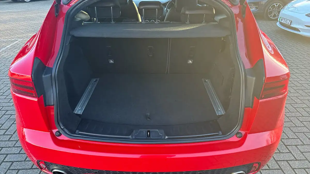 2018-jaguar-e-pace-20-i4-se-300ps-ss-big-14