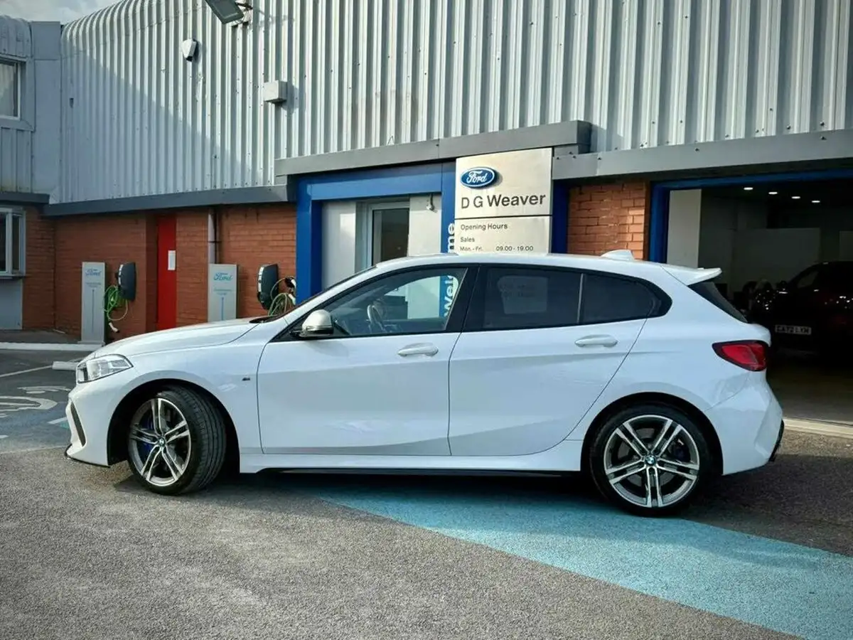 2021-bmw-1-series-20-m135i-xdrive-big-14