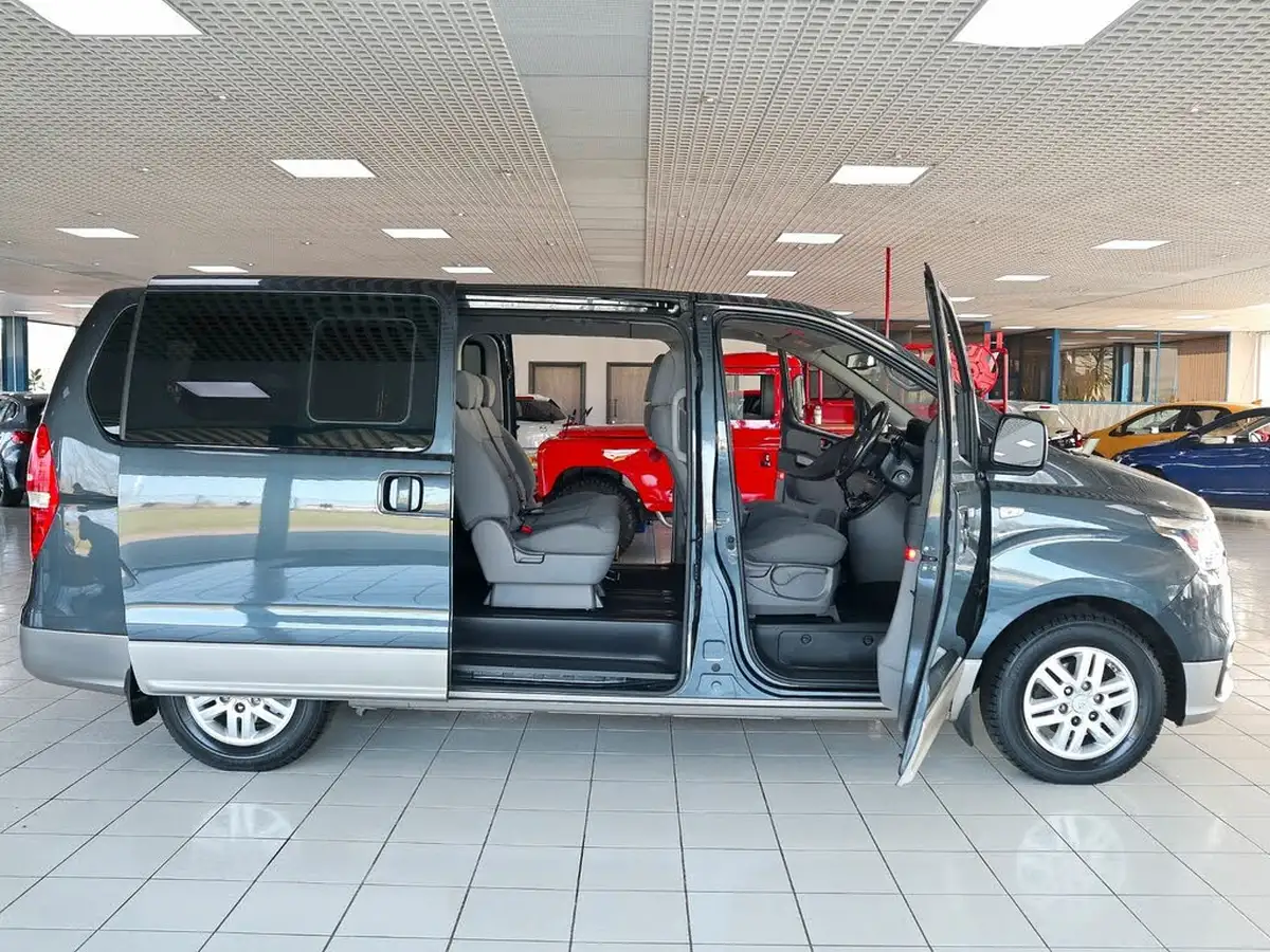 2019-hyundai-i800-25crdi-se-nav-136ps-big-9