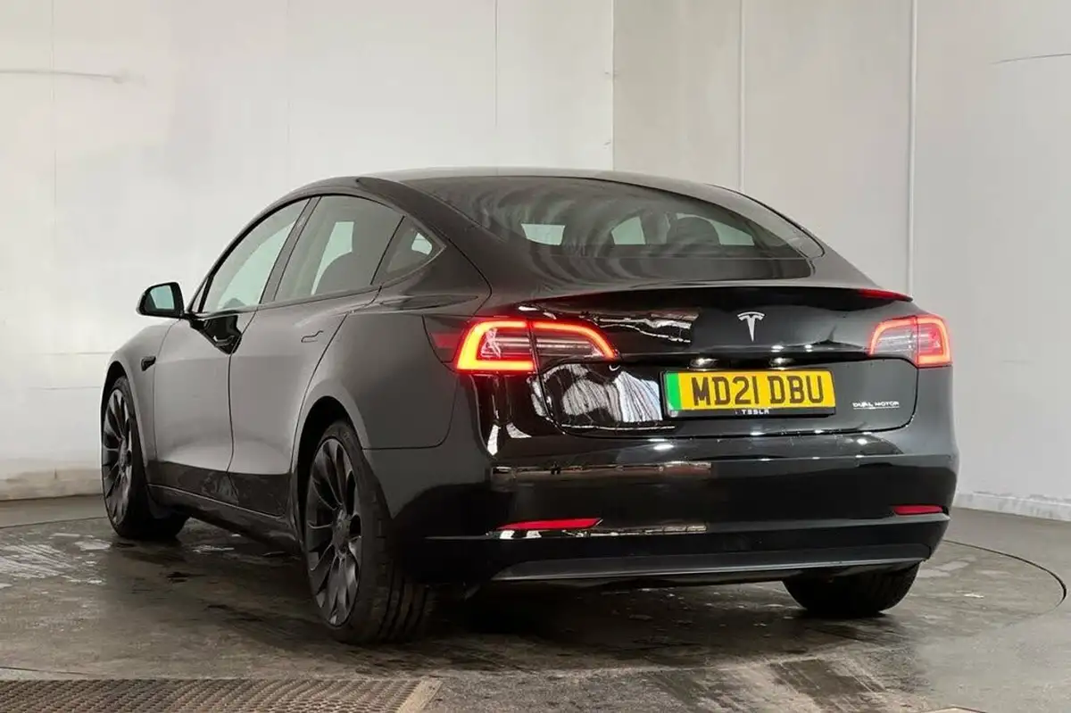 2021-tesla-model-3-e-performance-4x4-big-18
