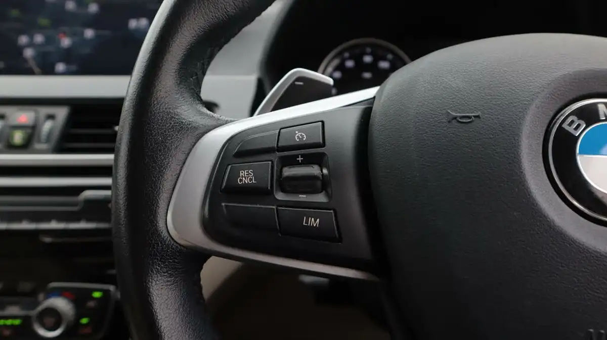 2021-bmw-x1-20-sdrive20i-xline-big-25