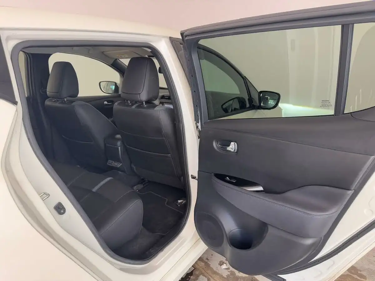 2023-nissan-leaf-e-tekna-39kwh-big-13