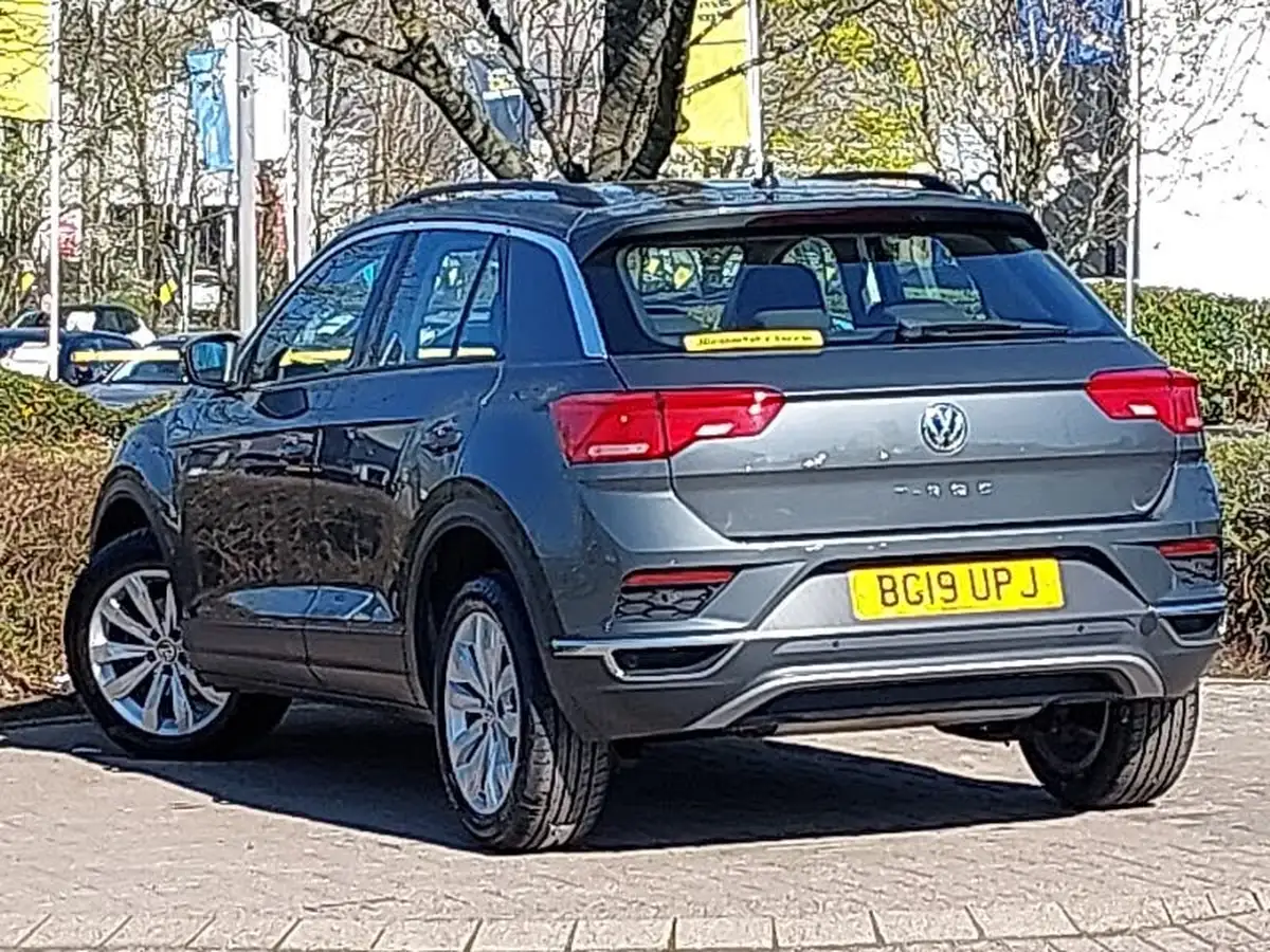 2019-volkswagen-t-roc-10-tsi-se-big-1
