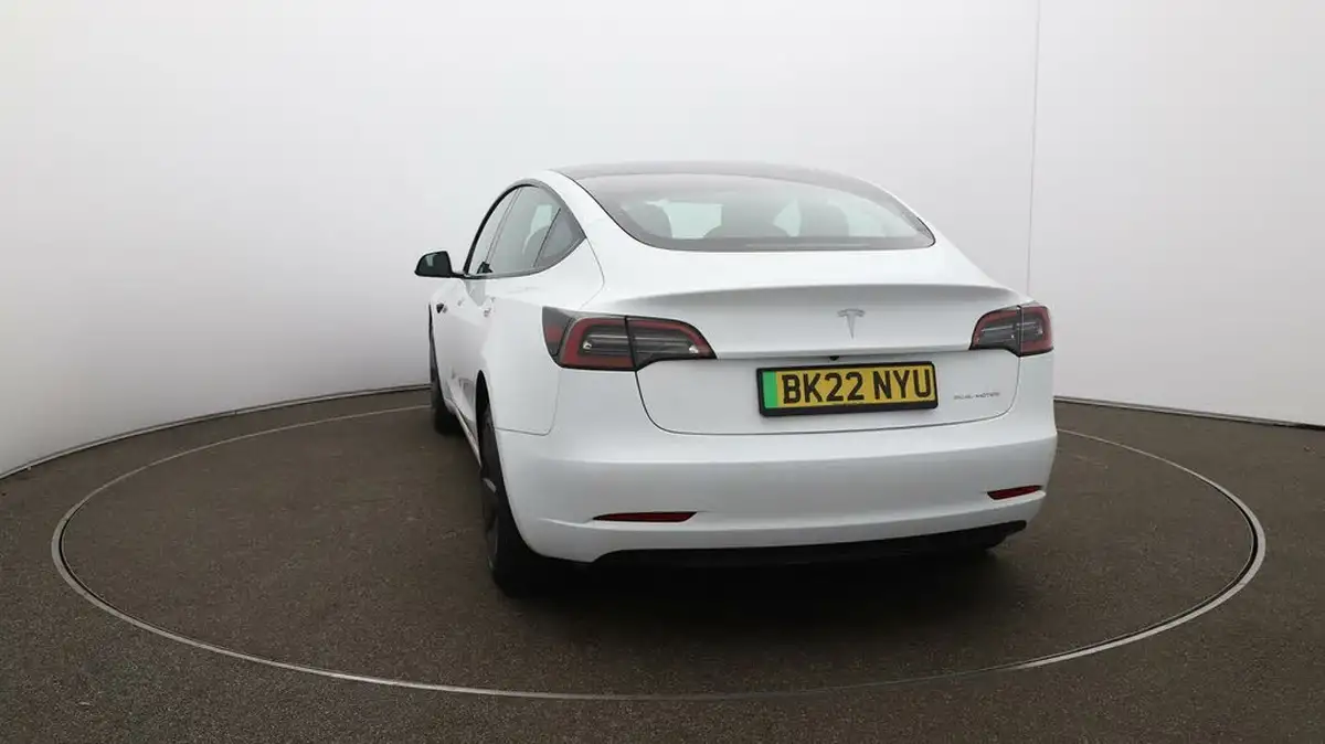 2022-tesla-model-3-e-long-range-big-52