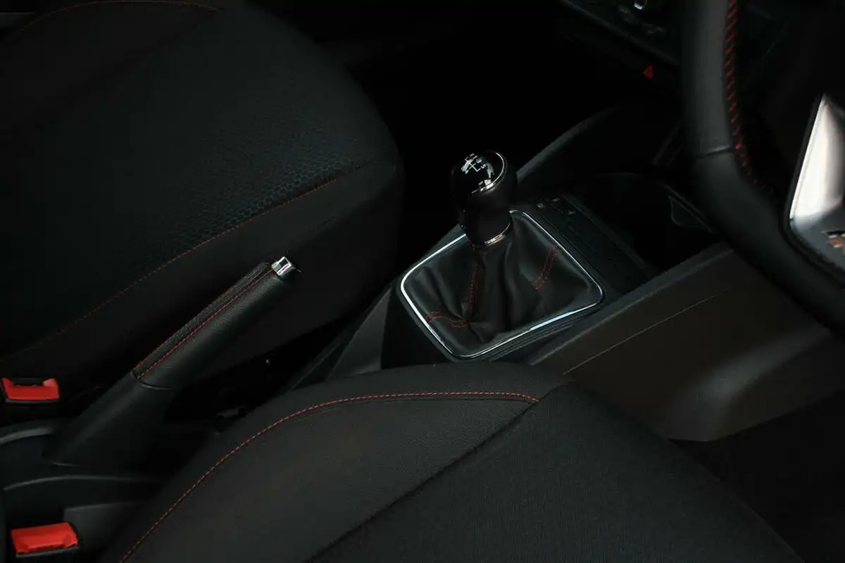 2016-seat-ibiza-12-tsi-fr-technology-90ps-sportcoupe-3d-big-18