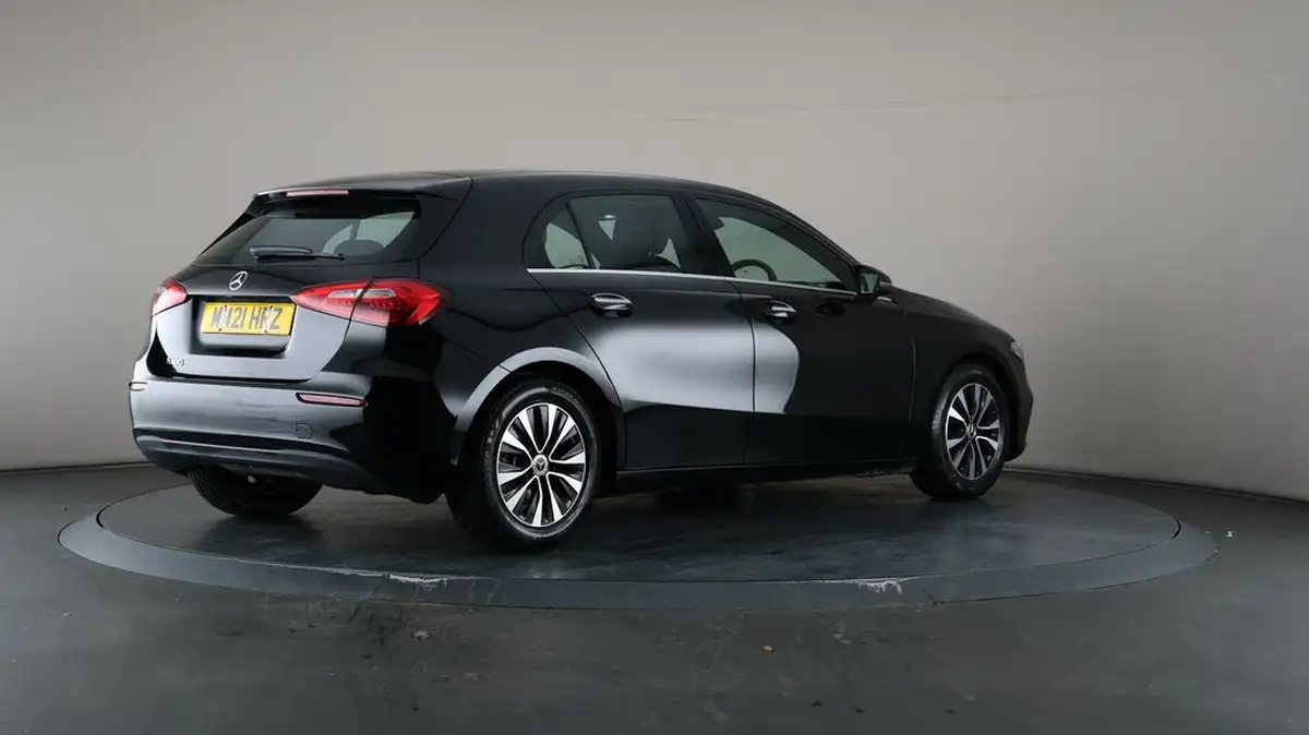 2021-mercedes-benz-a-class-13-a180-se-7g-dct-big-59