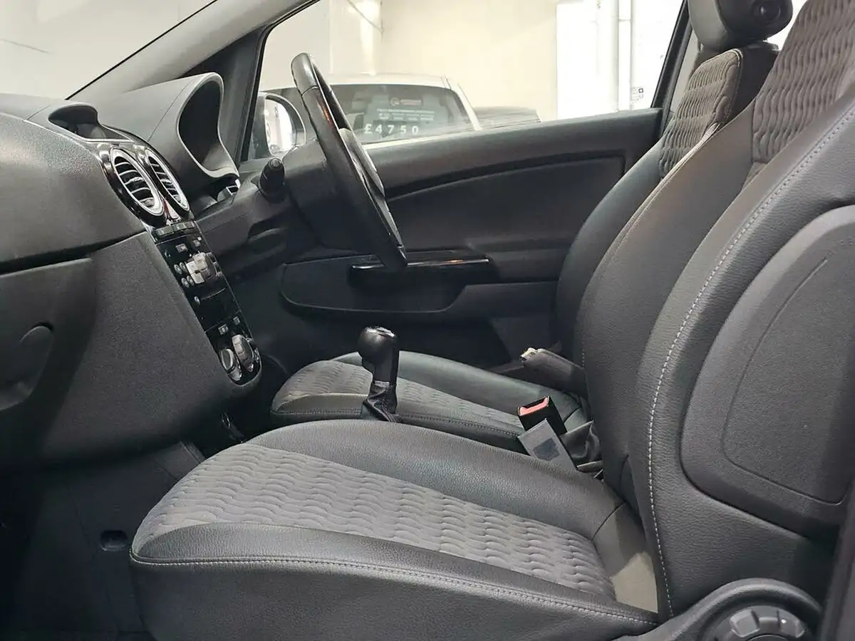 2013-vauxhall-corsa-12-se-5d-big-13