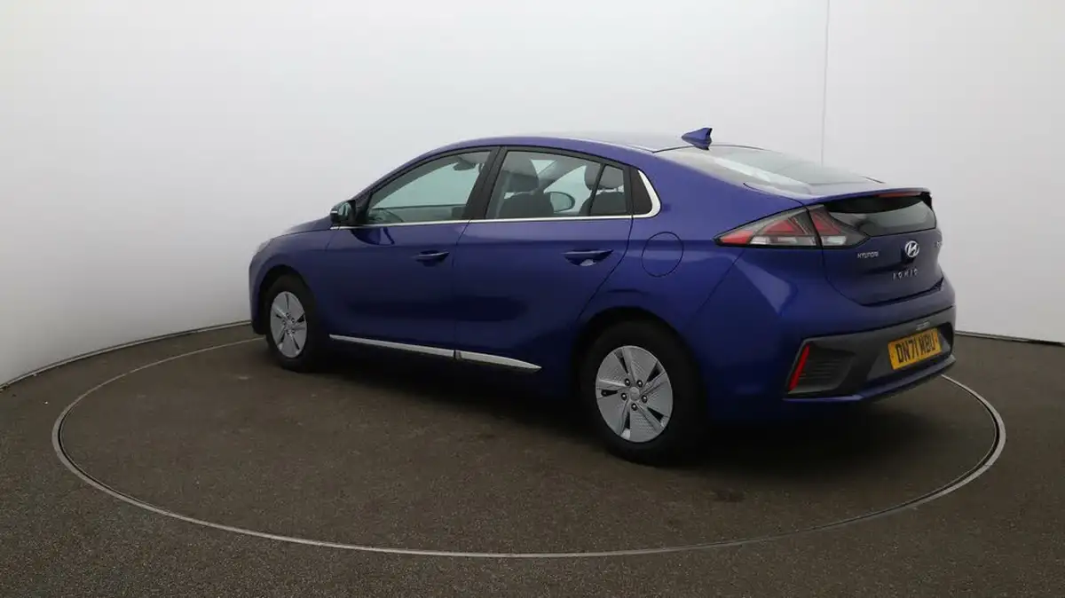 2022-hyundai-ioniq-16-gdi-premium-hybrid-big-5
