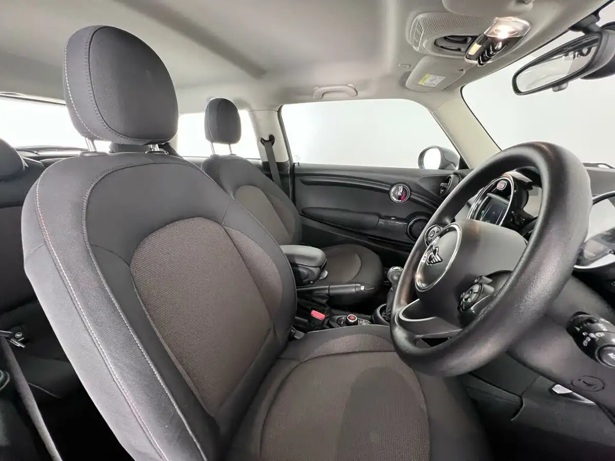 2019-mini-cooper-15-cooper-classic-hatchback-3d-big-10