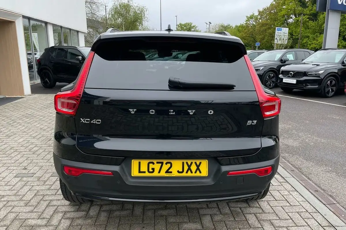 2022-volvo-xc40-20-b3-plus-big-7