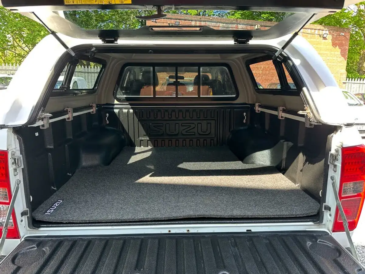 2014-isuzu-d-max-25td-venetian-red-blade-big-13