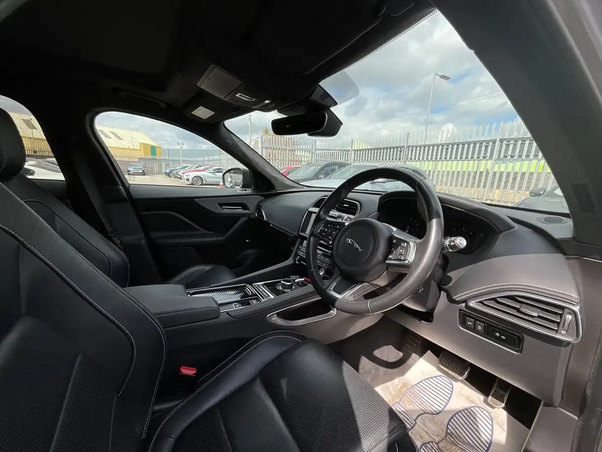 2020-jaguar-f-pace-20-i4d-chequered-flag-180ps-big-6