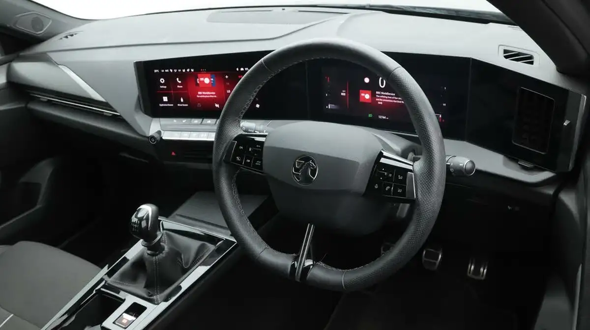 2023-vauxhall-astra-12-turbo-gs-hatchback-big-9