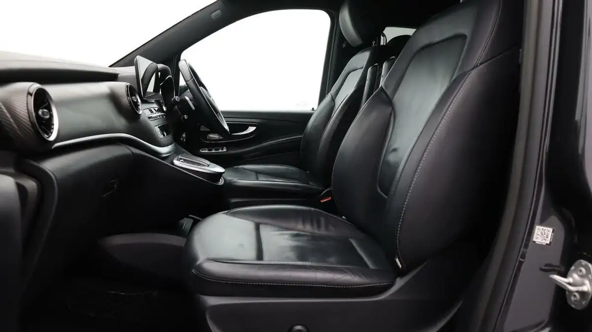 2020-mercedes-benz-v-class-20d-v300d-amg-line-extra-long-big-14