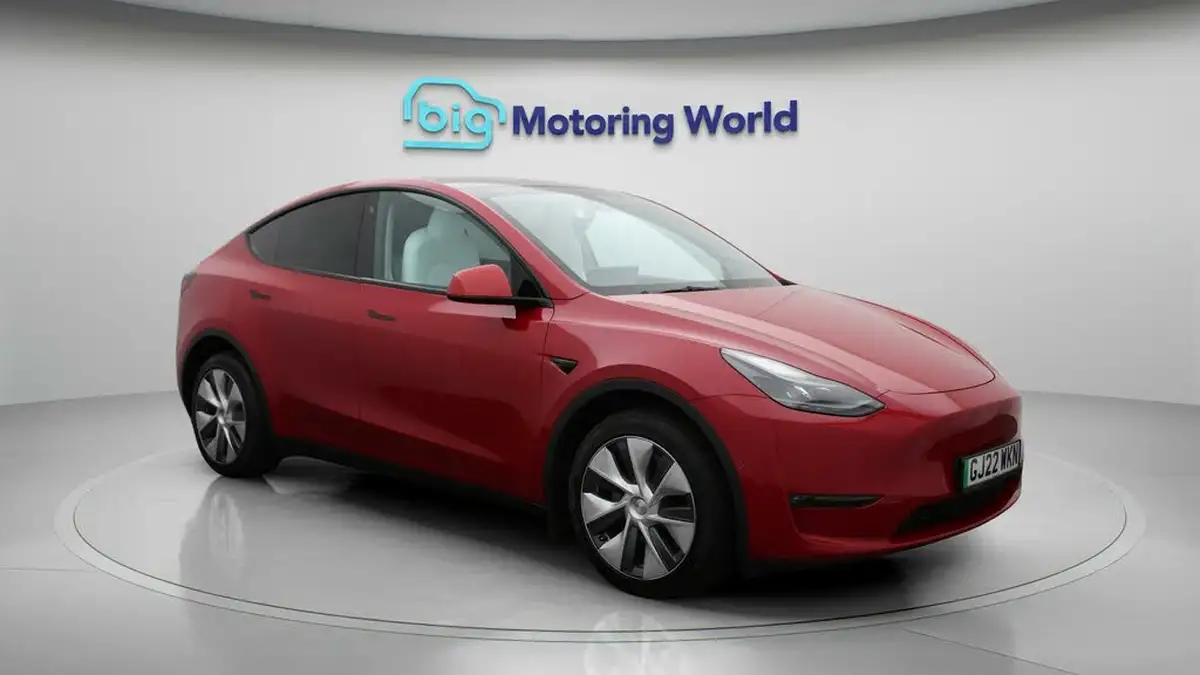 2022-tesla-model-y-e-long-range-big-1