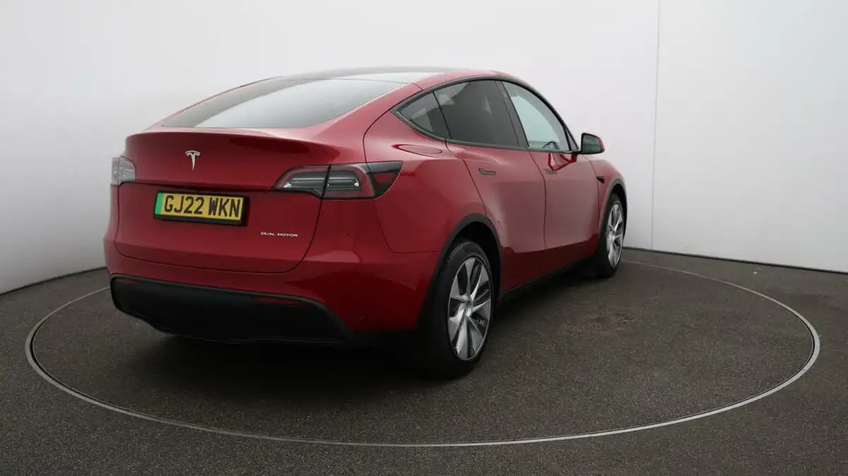 2022-tesla-model-y-e-long-range-big-46