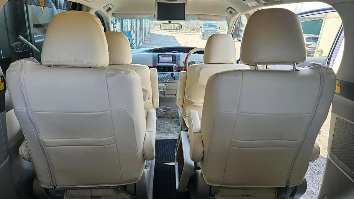 2012-toyota-estima-aeras-24-big-30