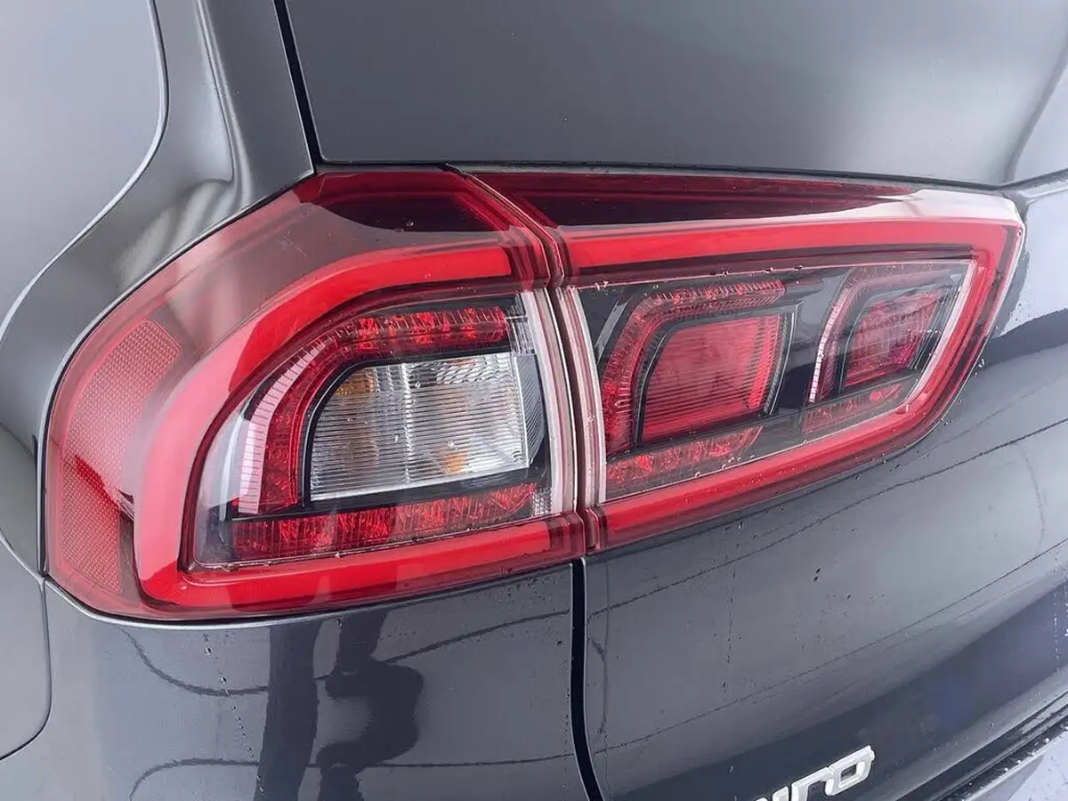 2017-kia-niro-16-gdi-3-156kwh-lithium-ion-big-19