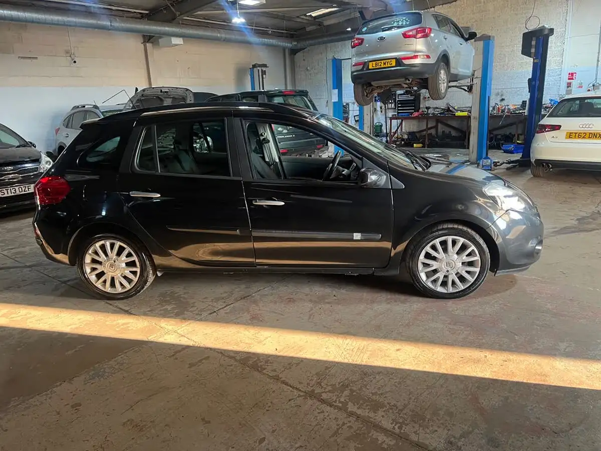 2010-renault-clio-15td-dynamique-tom-tom-88bhp-sport-tourer-5d-big-5