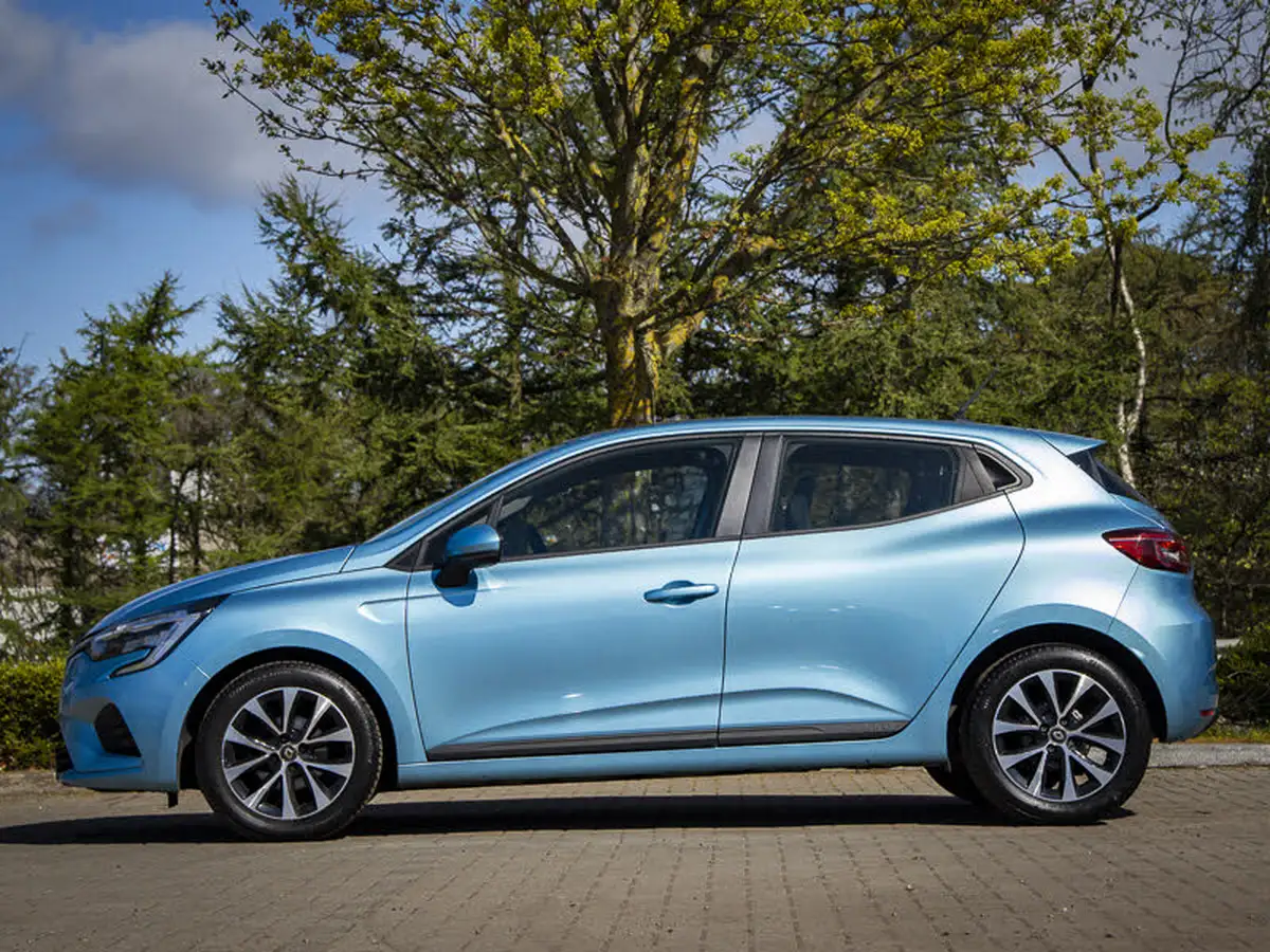 2021-renault-clio-10-tce-iconic-90ps-big-3