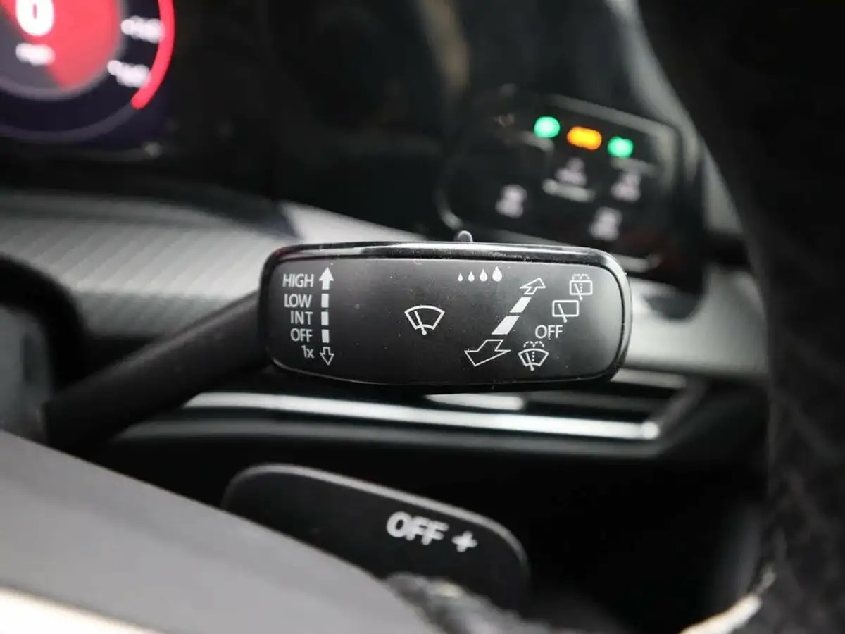 2020-volkswagen-golf-15-etsi-r-line-150ps-hatchback-big-24
