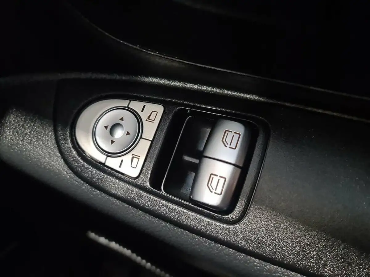 2021-mercedes-benz-vito-18-cdi-114-progressive-l2-panel-big-19