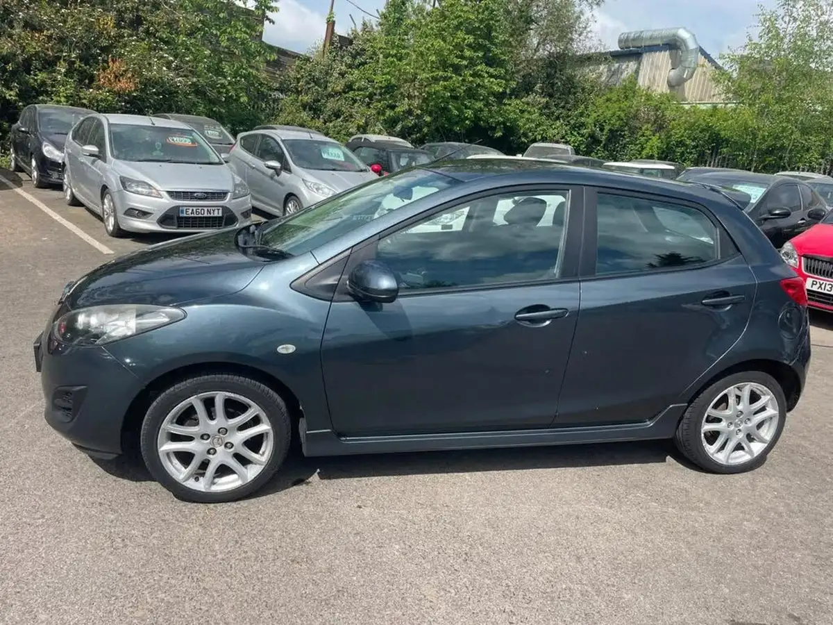 2011-mazda-mazda2-13-tamura-5d-big-6