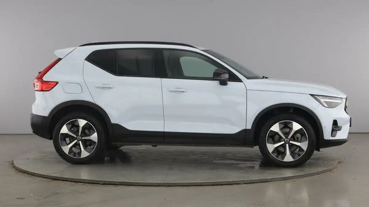 2024-volvo-xc40-20-b4-plus-big-3