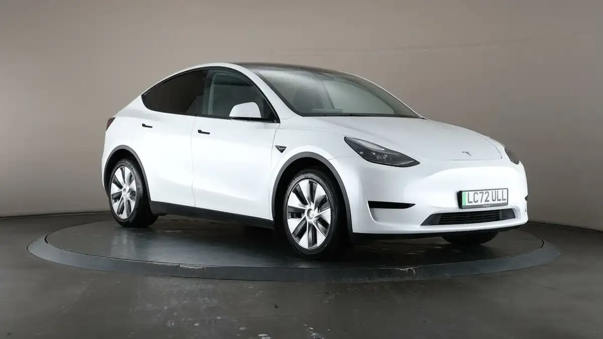 2022-tesla-model-y-e-rwd-big-45