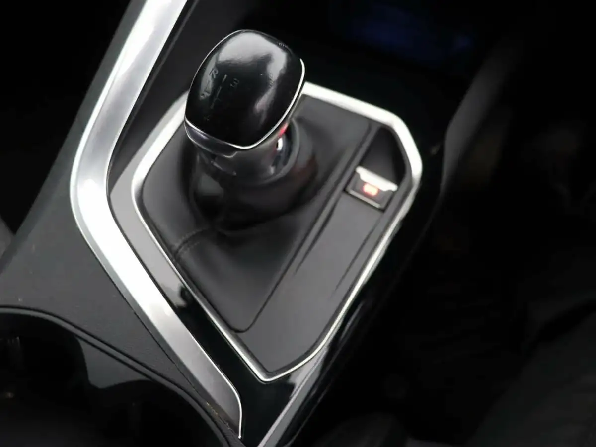 2020-peugeot-3008-suv-12-puretech-allure-big-25