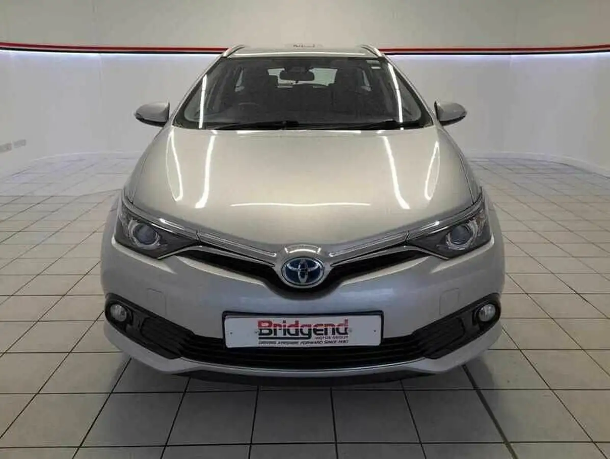 2019-toyota-auris-18-vvt-i-hsd-icon-tech-estate-big-1