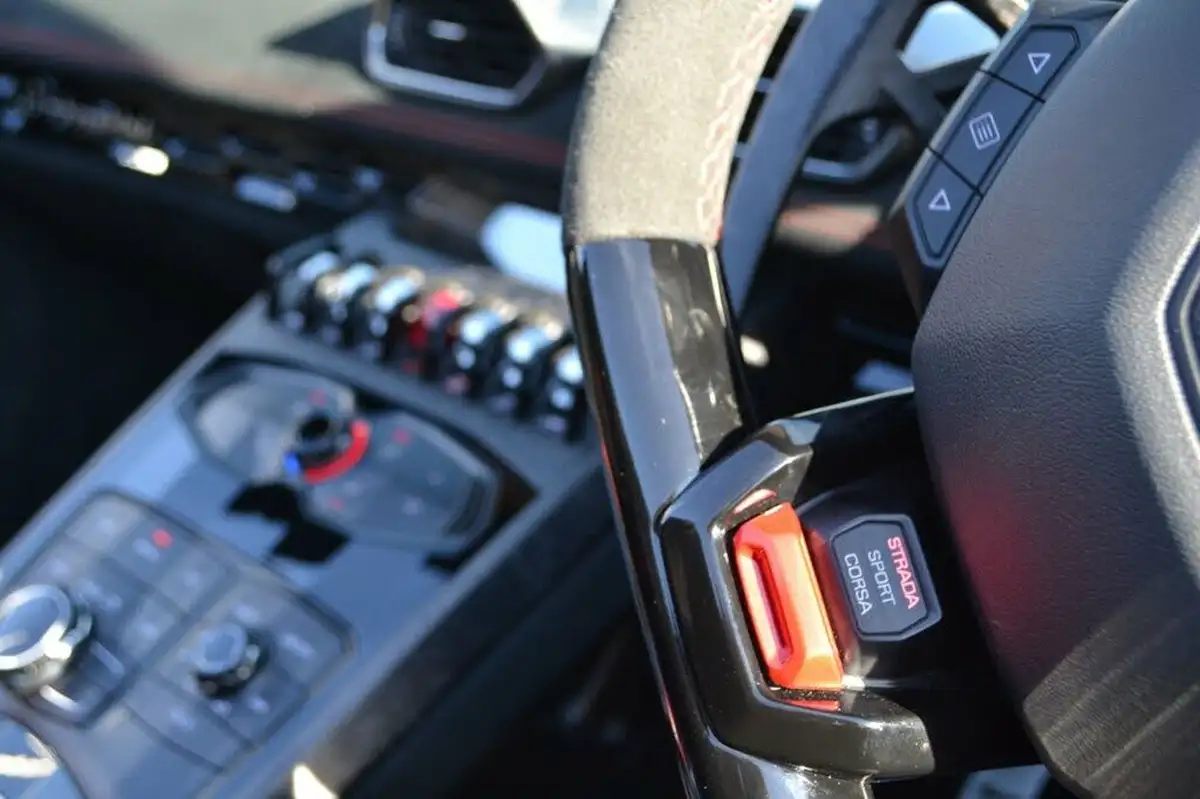 2018-lamborghini-huracan-52-performante-spyder-big-44