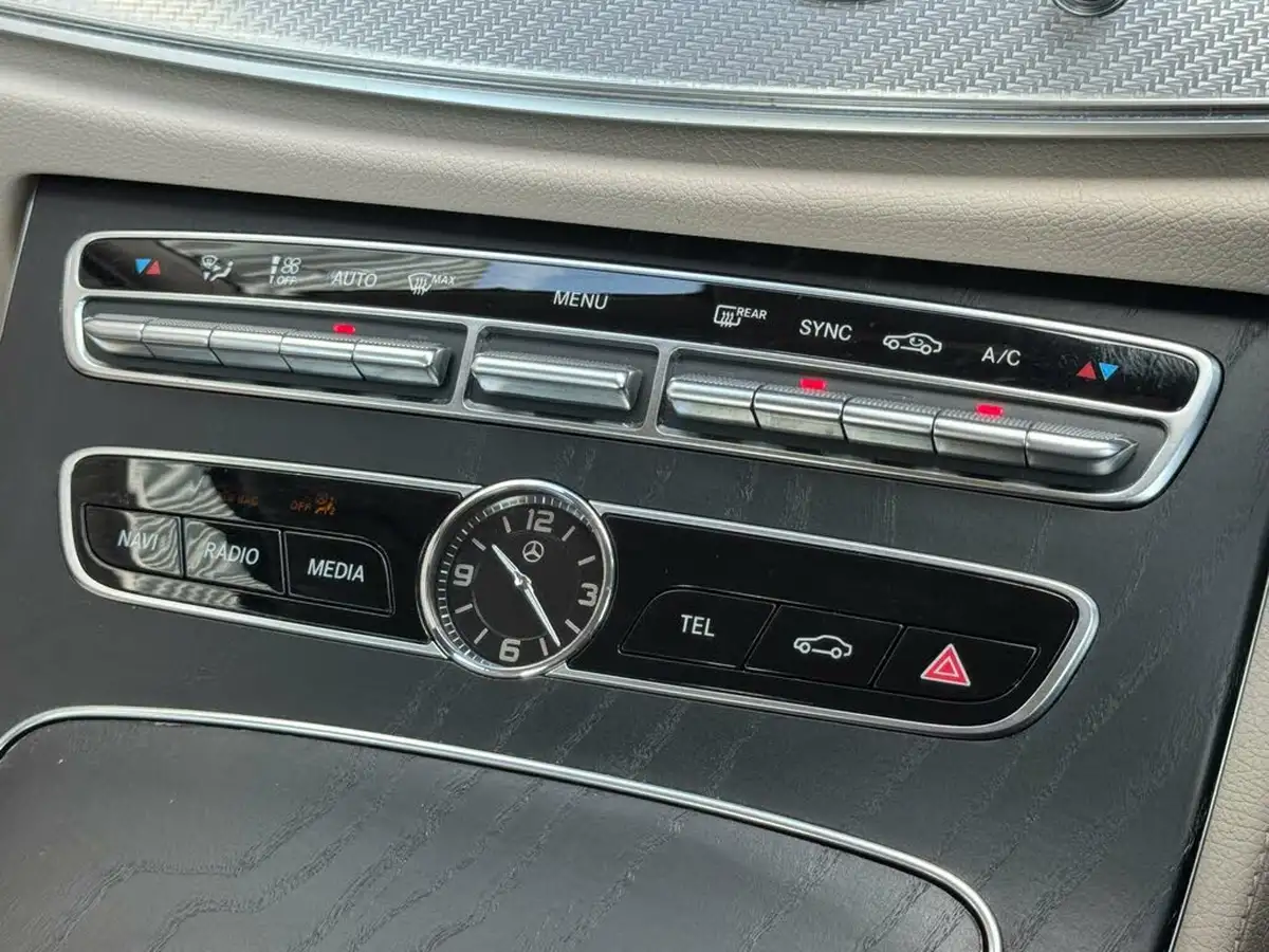 2019-mercedes-benz-e-class-20d-e220d-se-ss-saloon-4d-big-24