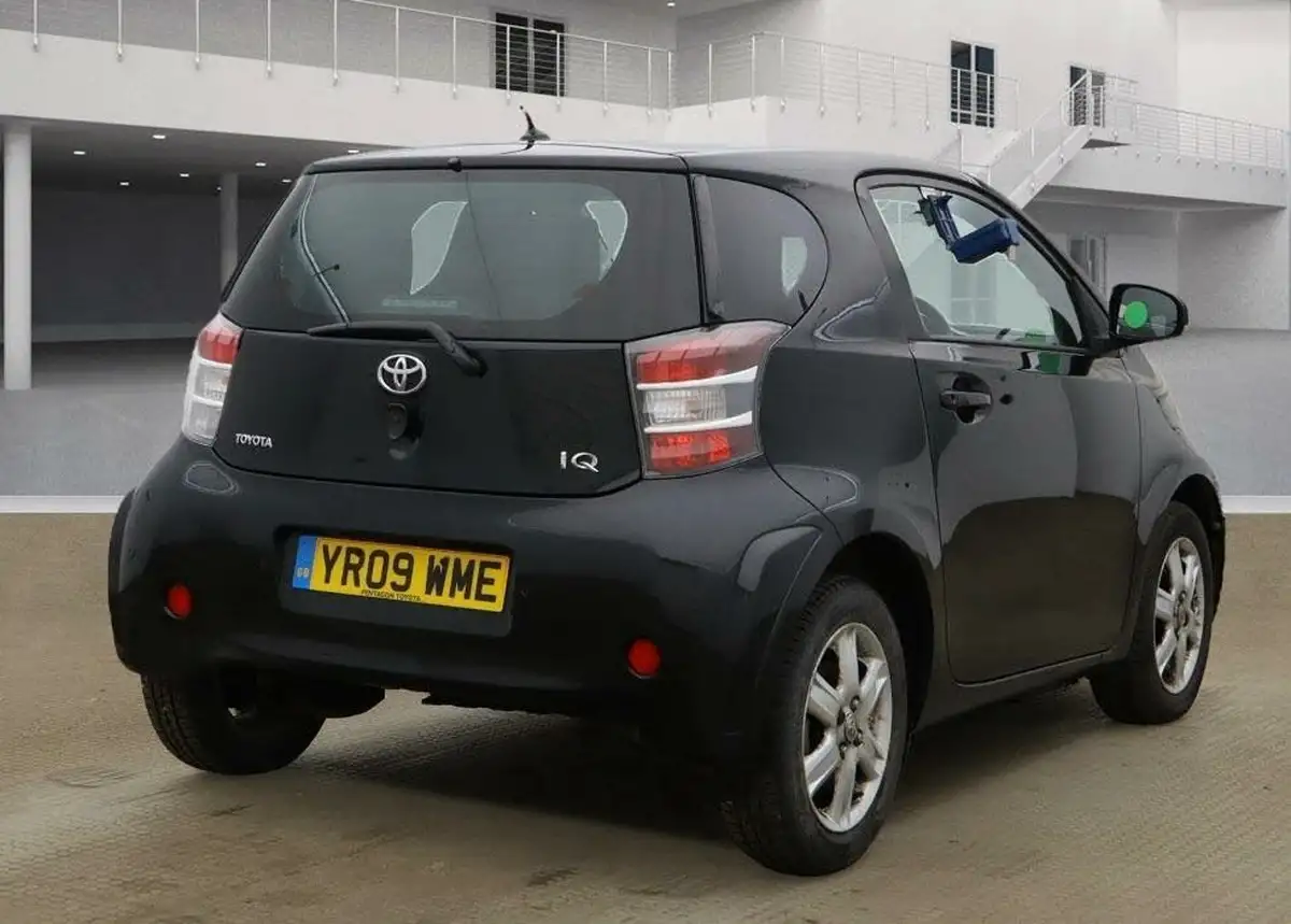2009-toyota-iq-10-multidrive-big-7
