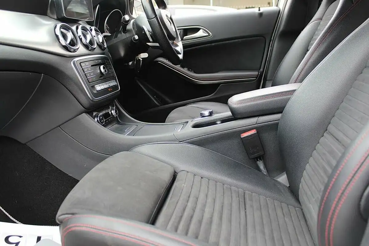 2017-mercedes-benz-gla-class-21d-gla-220d-amg-line-ss-big-5