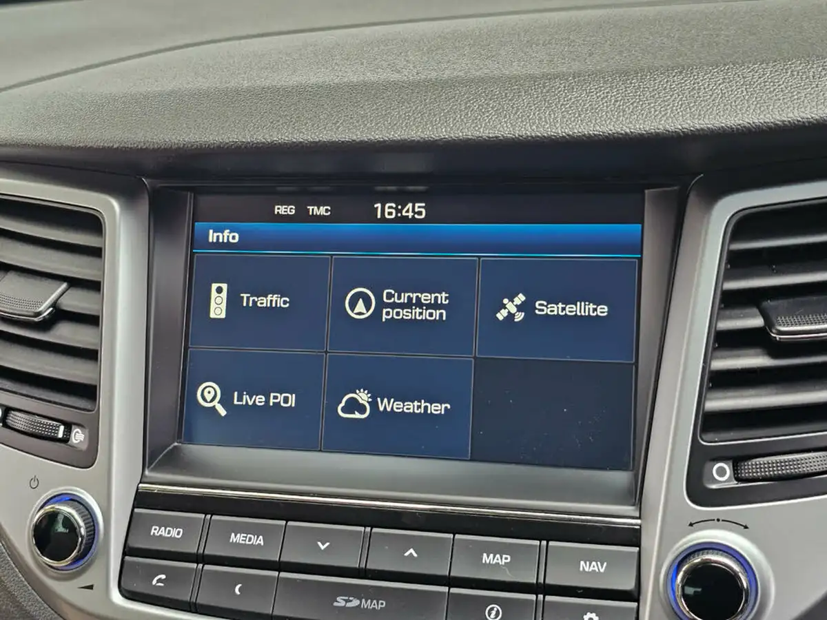 2016-hyundai-tucson-20crdi-premium-se-136ps-auto-big-33
