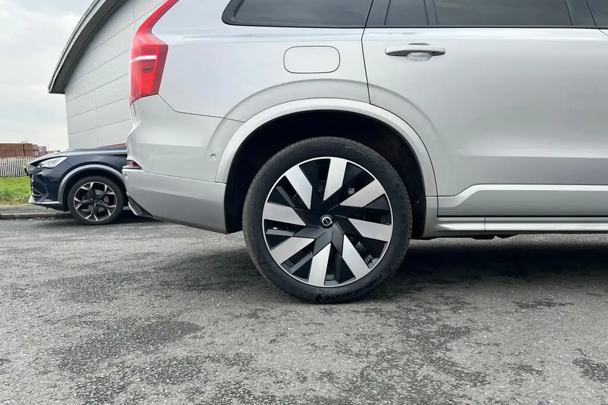 2024-volvo-xc90-20-t8-plus-big-4