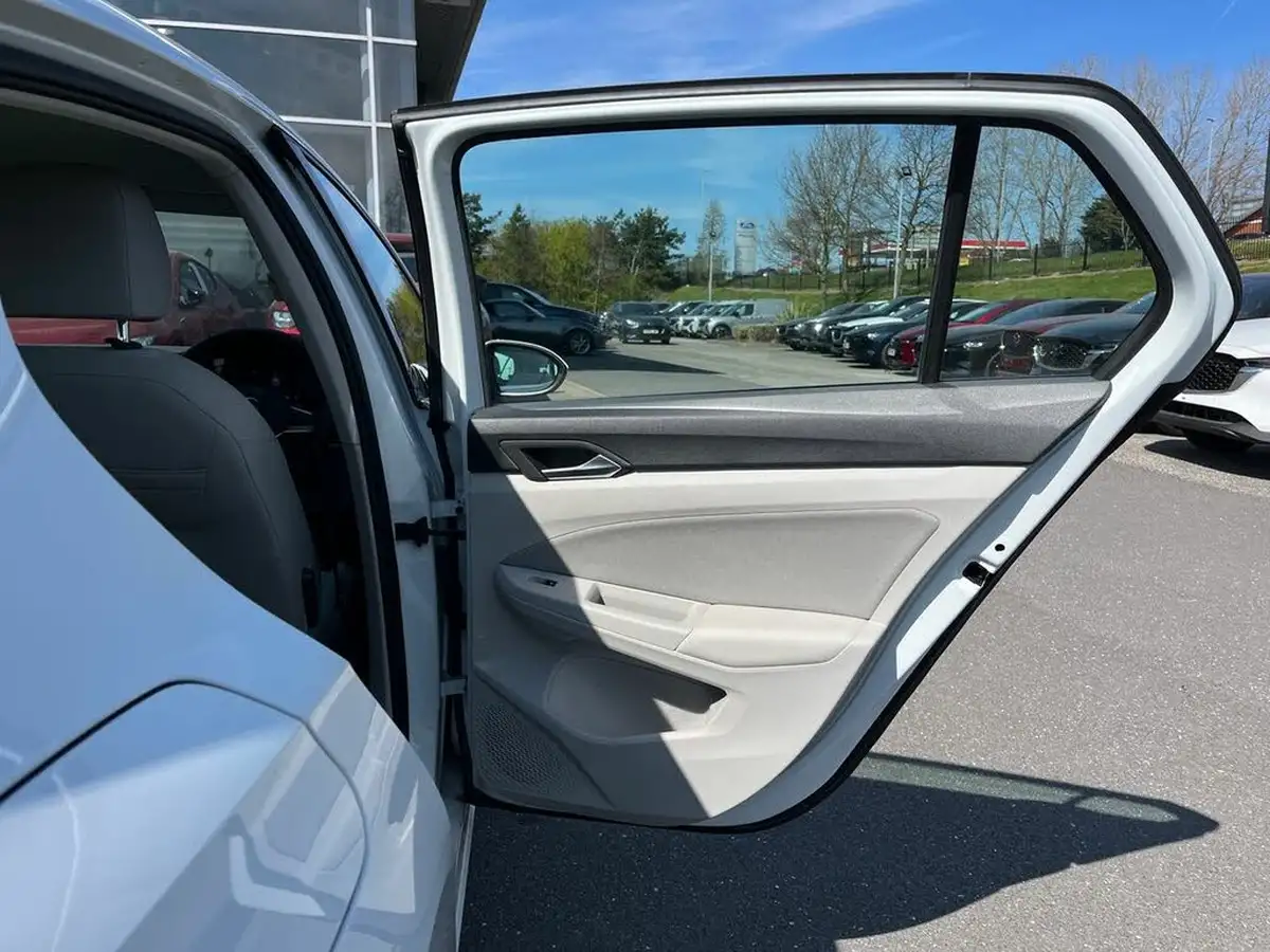 2021-volkswagen-golf-15-tsi-style-150ps-hatchback-big-28