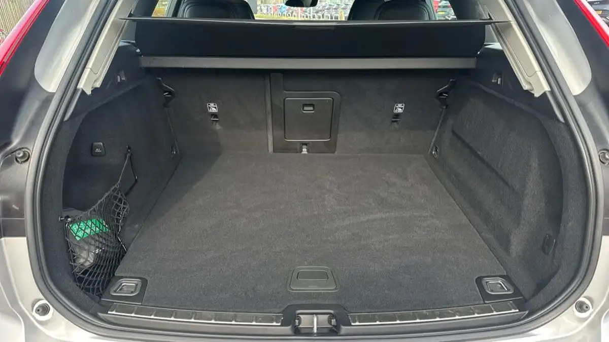 2023-volvo-xc60-20td-b4-plus-big-16
