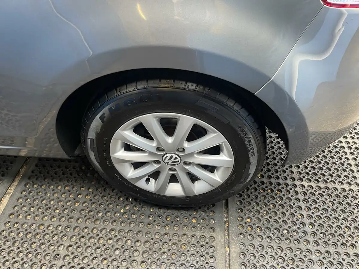 2011-volkswagen-golf-12-tsi-s-3d-big-38