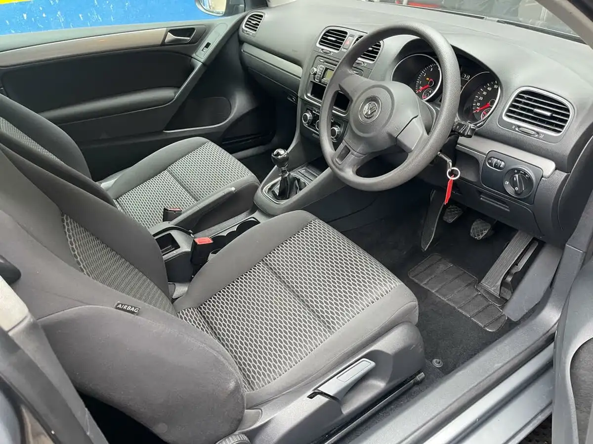 2011-volkswagen-golf-12-tsi-s-3d-big-14