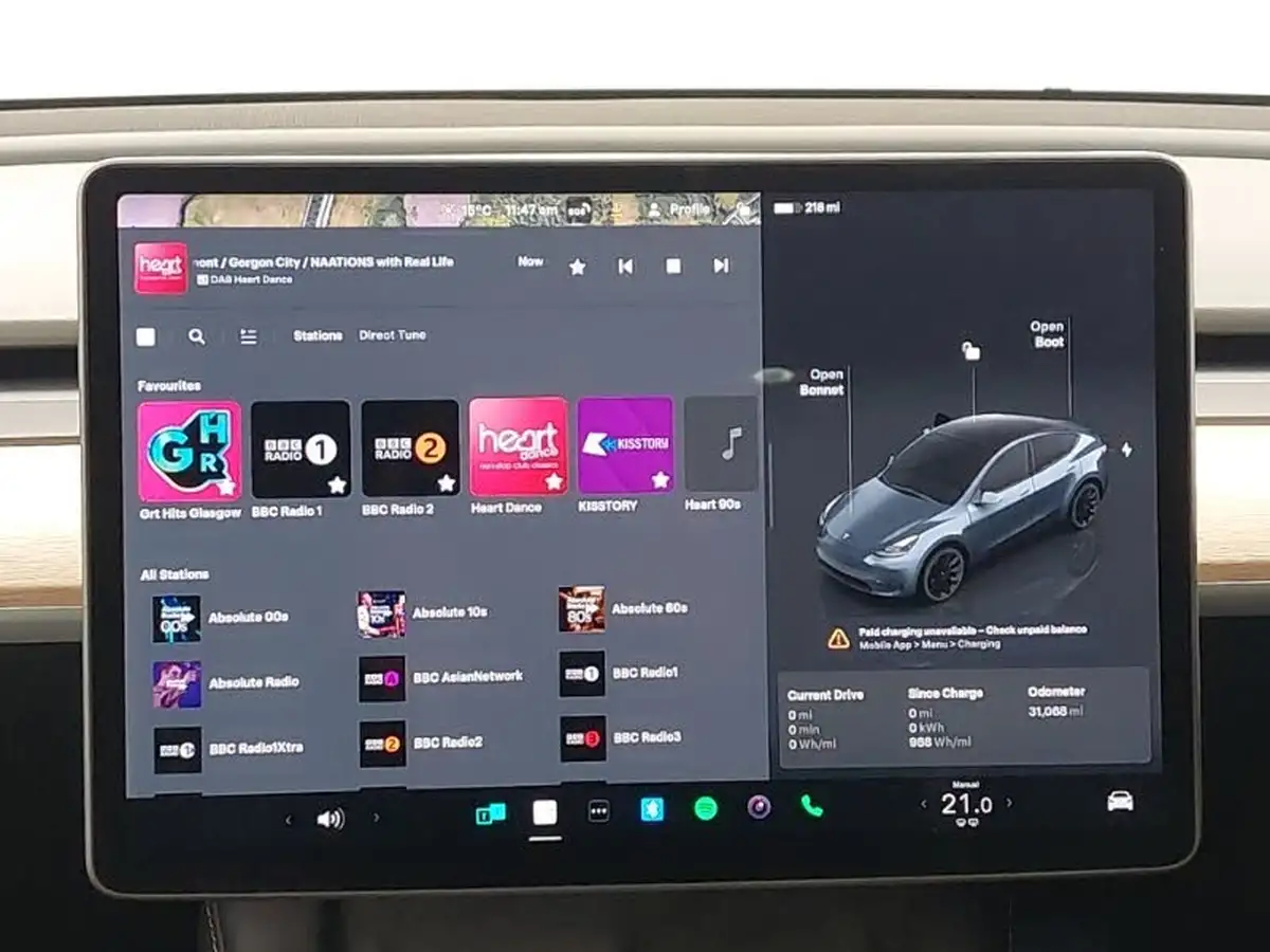 2022-tesla-model-y-e-long-range-big-10
